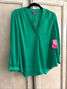 Vince Camuto Emerald Green V-Neck Relaxed Blouse
